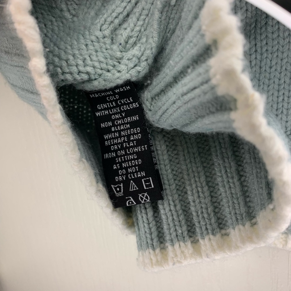Snowflake Sweater - Picture 5 of 5